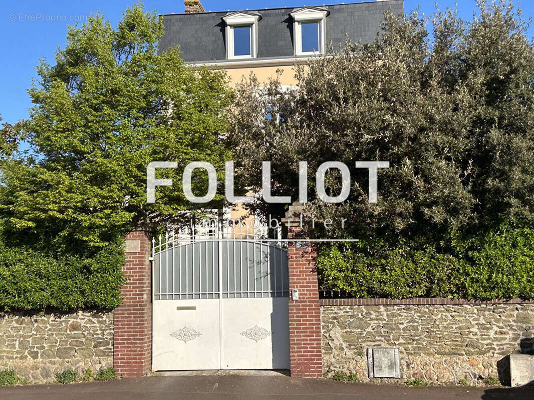 Maison à DONVILLE-LES-BAINS