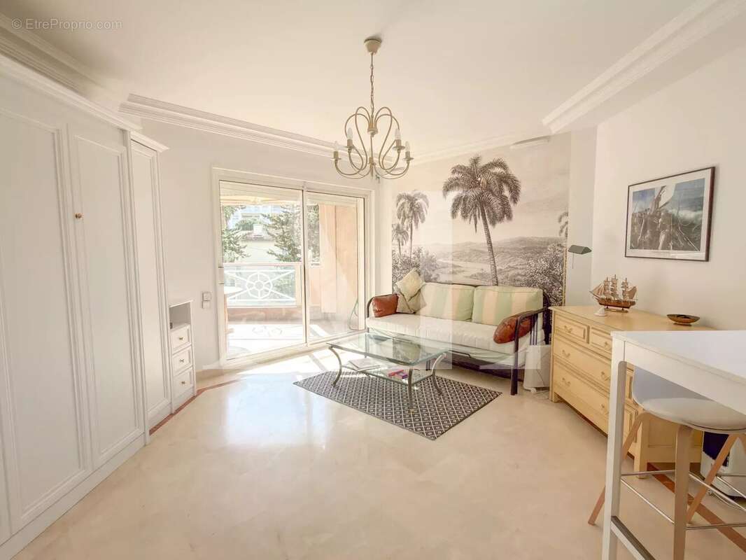 Appartement à VALLAURIS