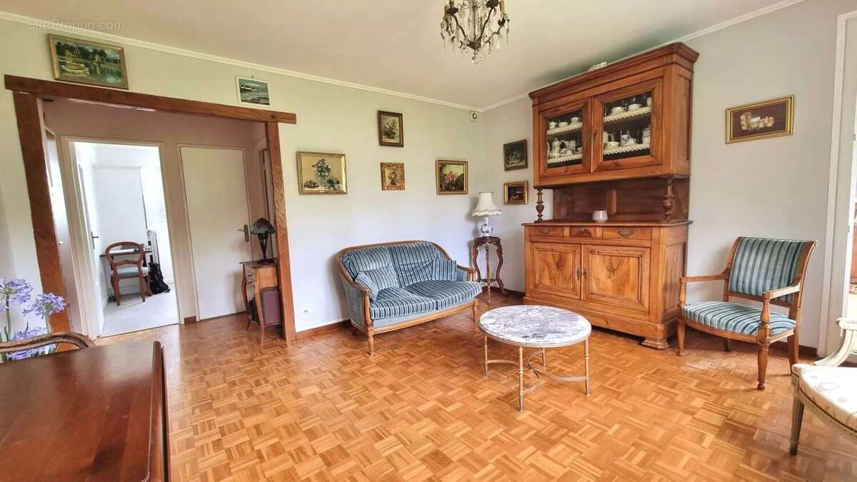 Appartement à BEYNES