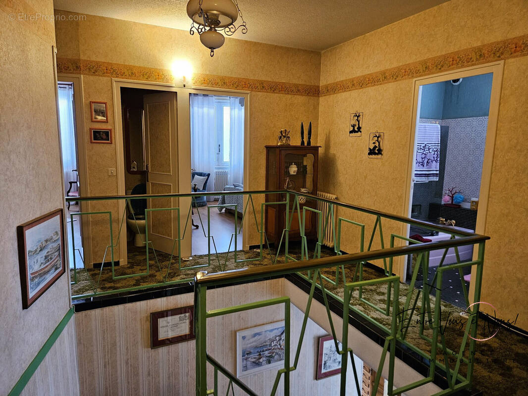 Maison 313 m² à La Reole  - photo 8