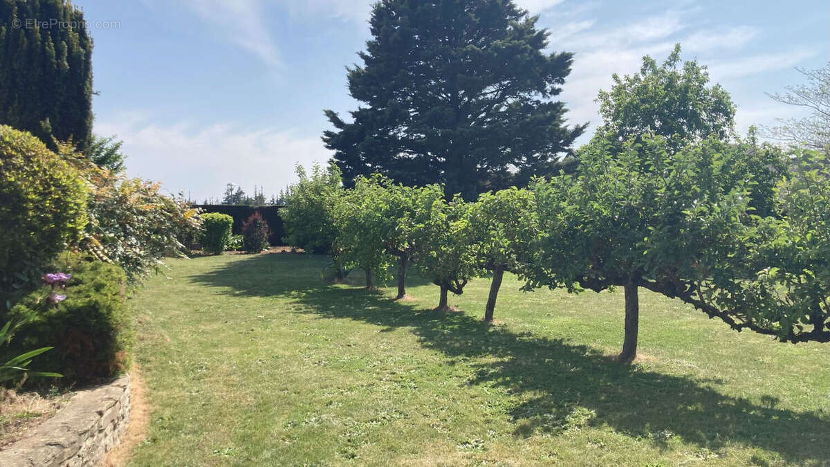 Maison à SAINT-MARTIN-DE-FONTENAY