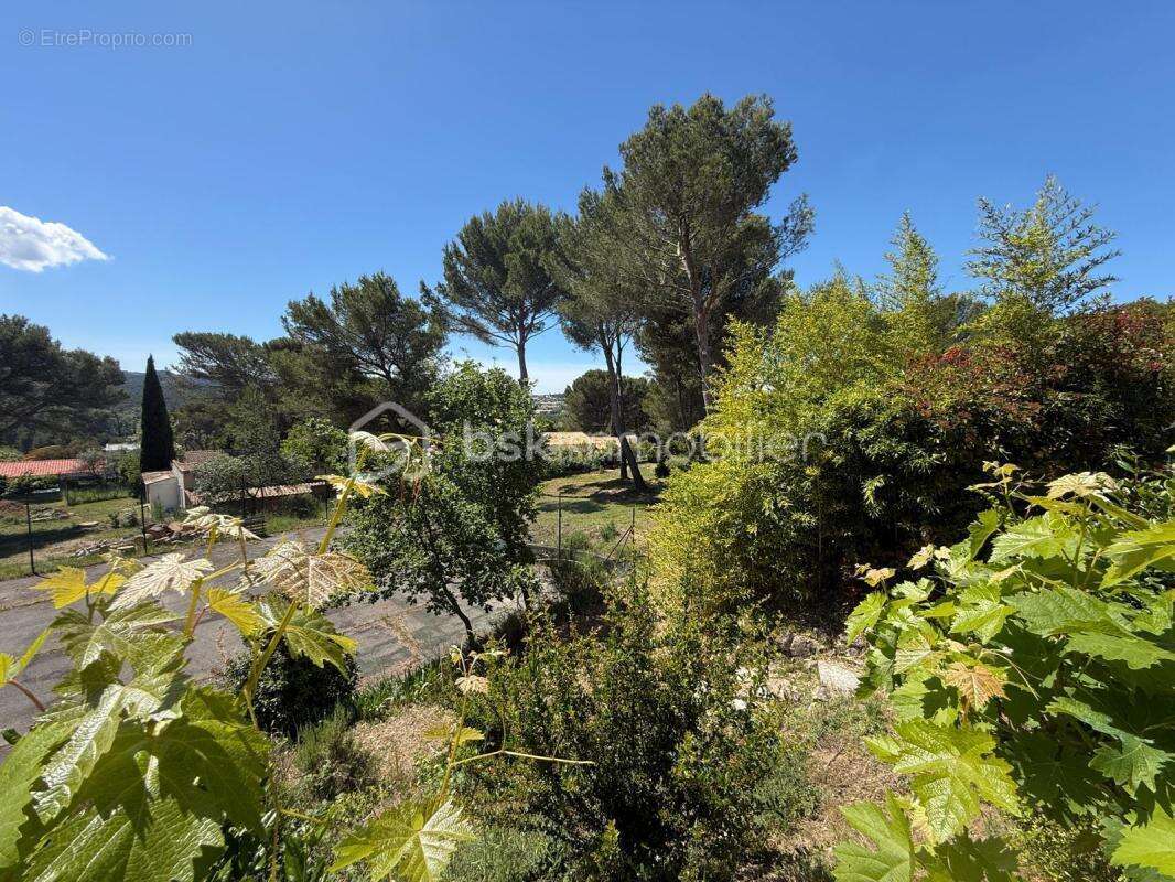 Maison à VENTABREN