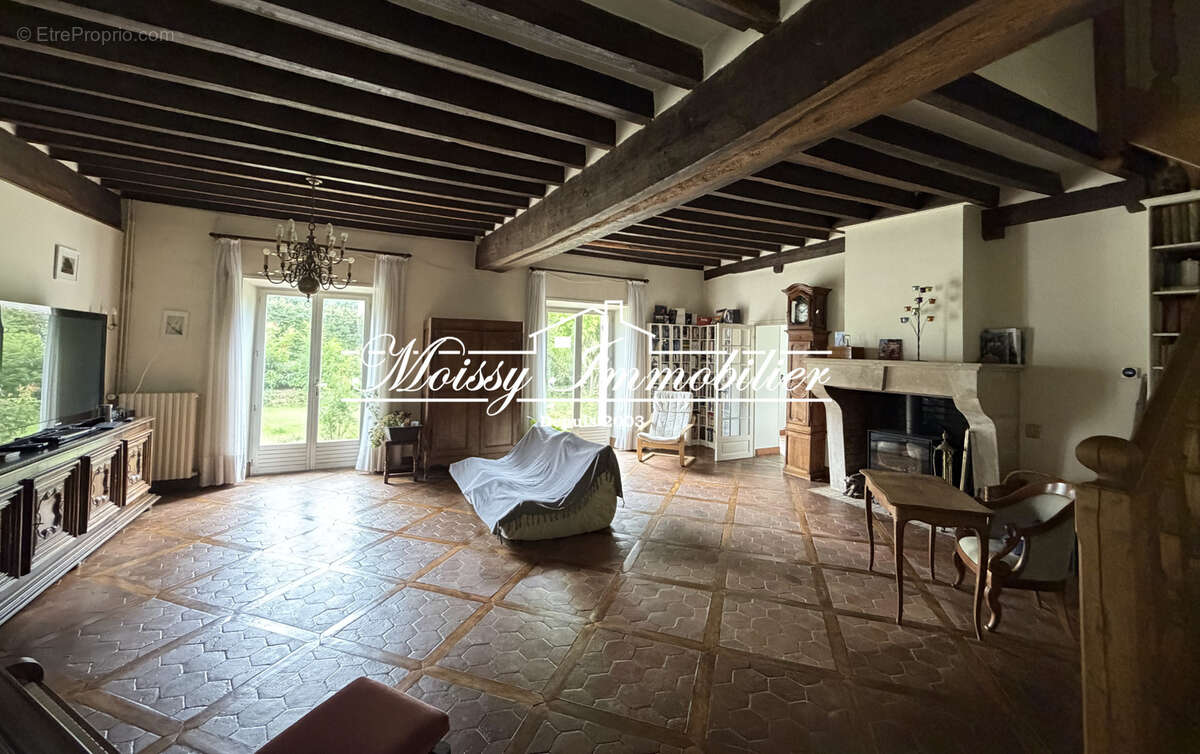 Maison à MOISSY-CRAMAYEL