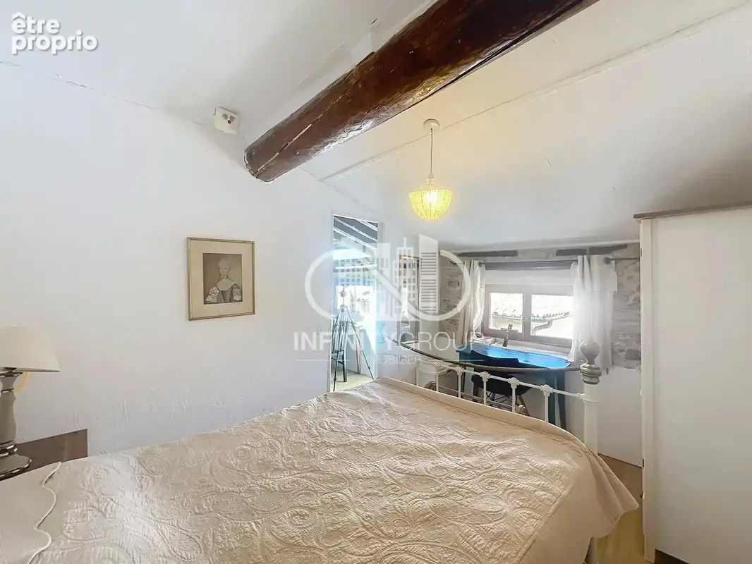 Vieil Antibes – Dernier étage  T2 de charme avec mezzanine - photo 5