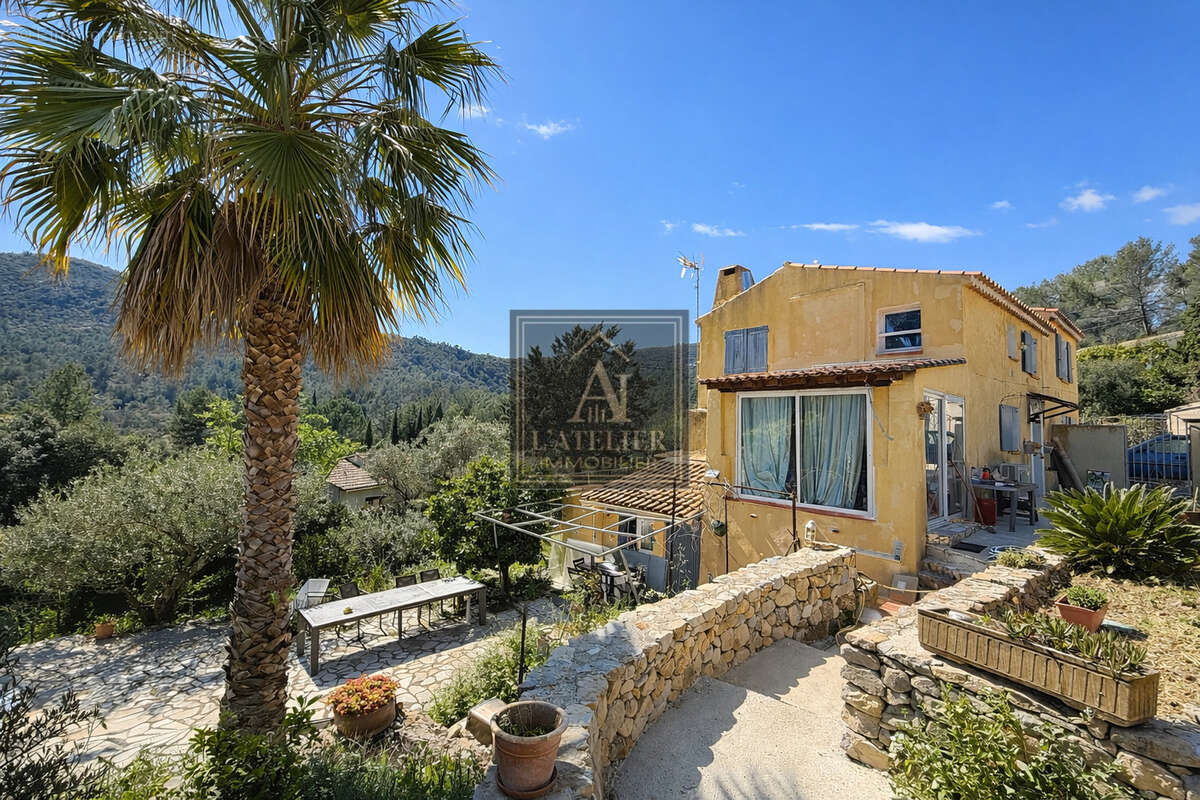 Maison de caractère avec 2 studios, piscine, sous sol et abris voiture sur une parcelle de 1250 m2 - photo 5