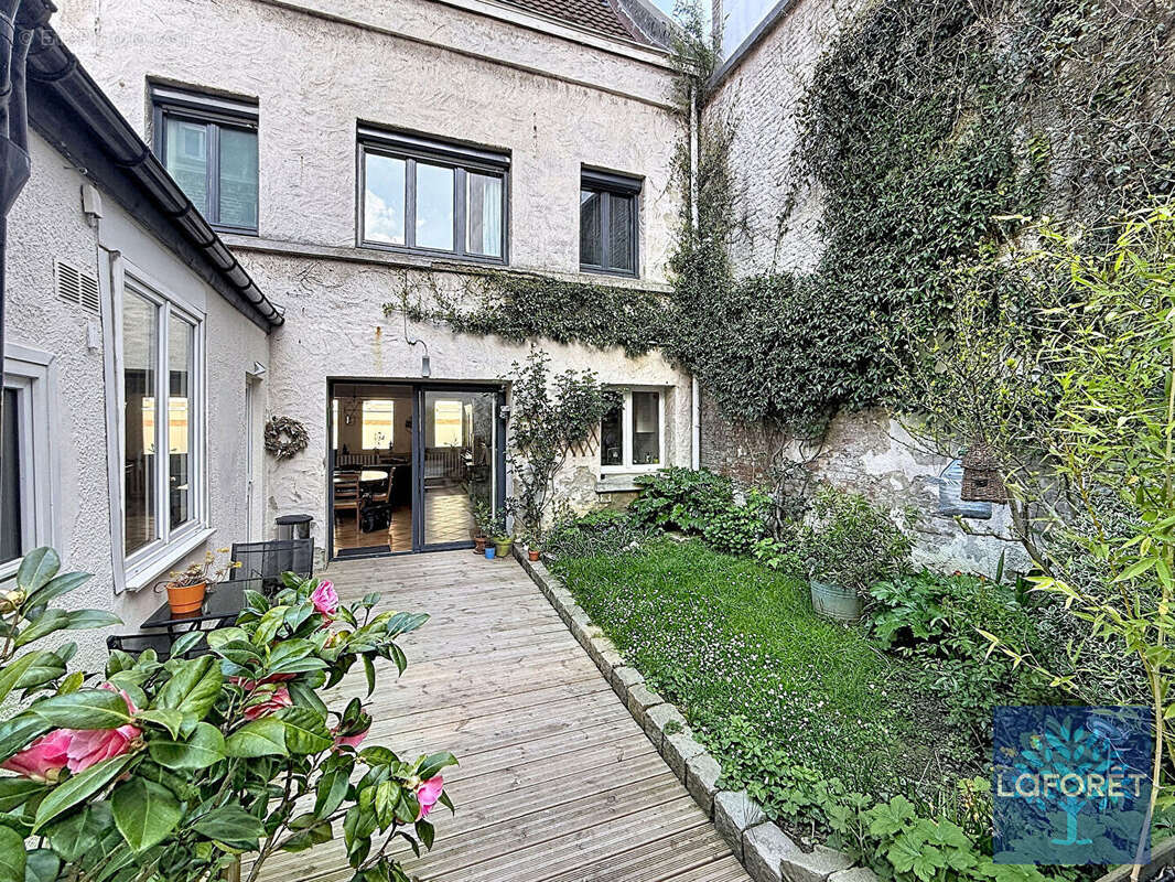 Maison bourgeoise en hypercentre Valenciennes - photo 2