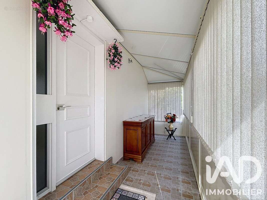 Maison 100 m² à Sergines  - photo 2