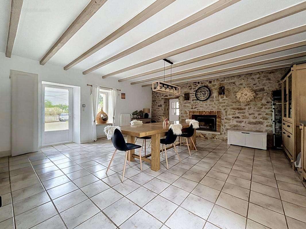 Maison à SAINT-LYPHARD