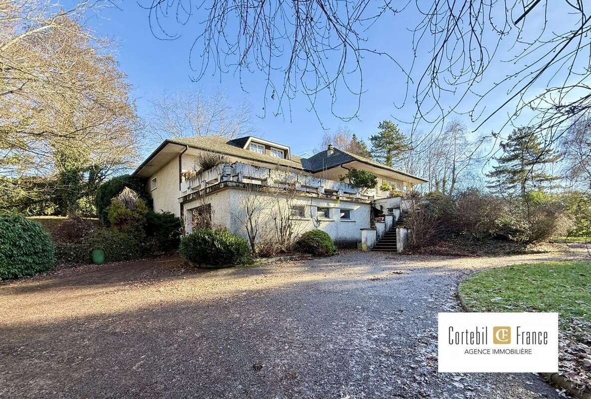 Maison à CRUSEILLES