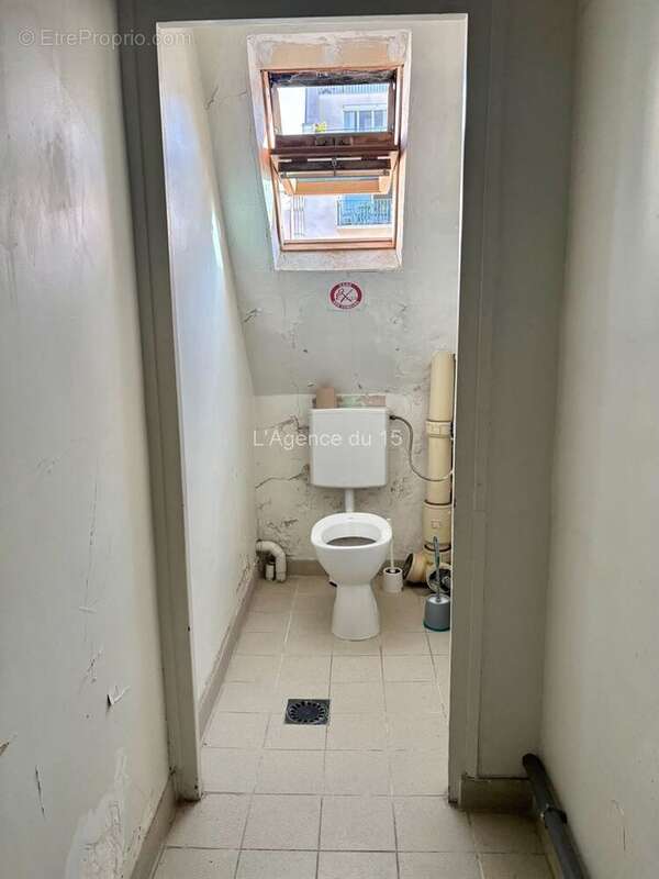 Mairie du xvème / chambre de service / kitchenette et douche / ascenseur principal / jardin commun / - photo 7