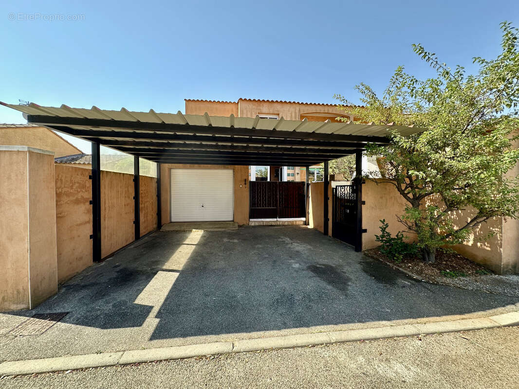 St Gilles (30): Grande Villa T5 de 117 m2 sur 253 m2 de terrain avec garage et deux parkings - photo 16