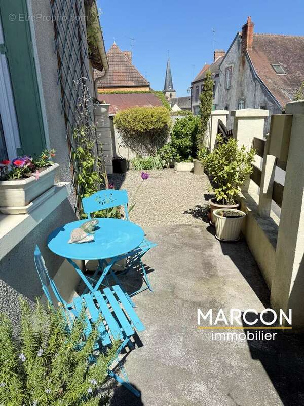Maison à CHENIERS