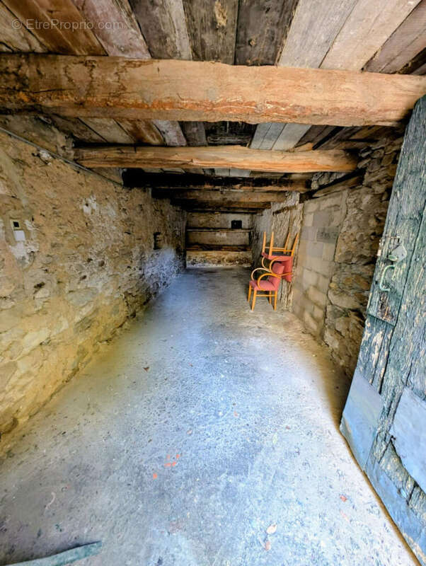 Maison à LAUDUN-L&#039;ARDOISE