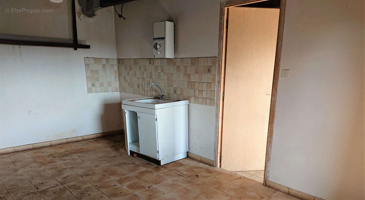 Maison à SAINT-NICOLAS-DU-PELEM