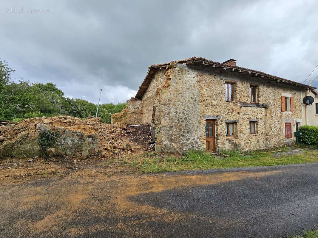 Maison à LESIGNAC-DURAND