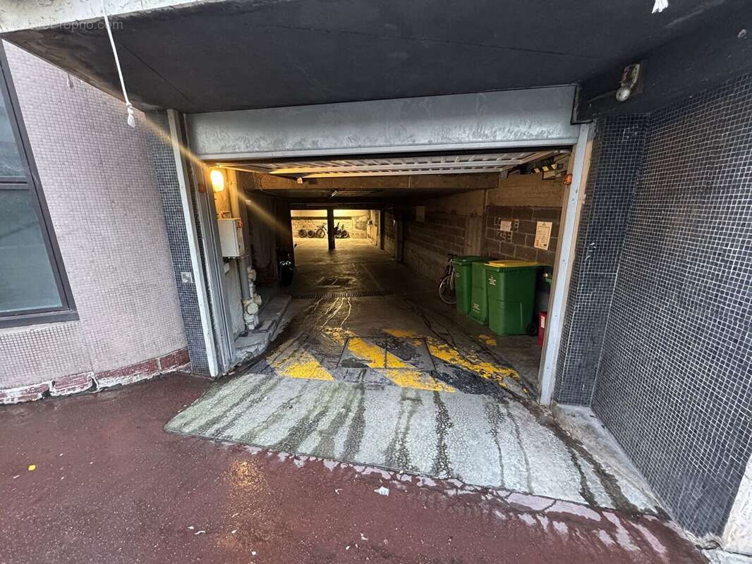 Parking en sous-sol - petite citadine ou deux roues - photo 4