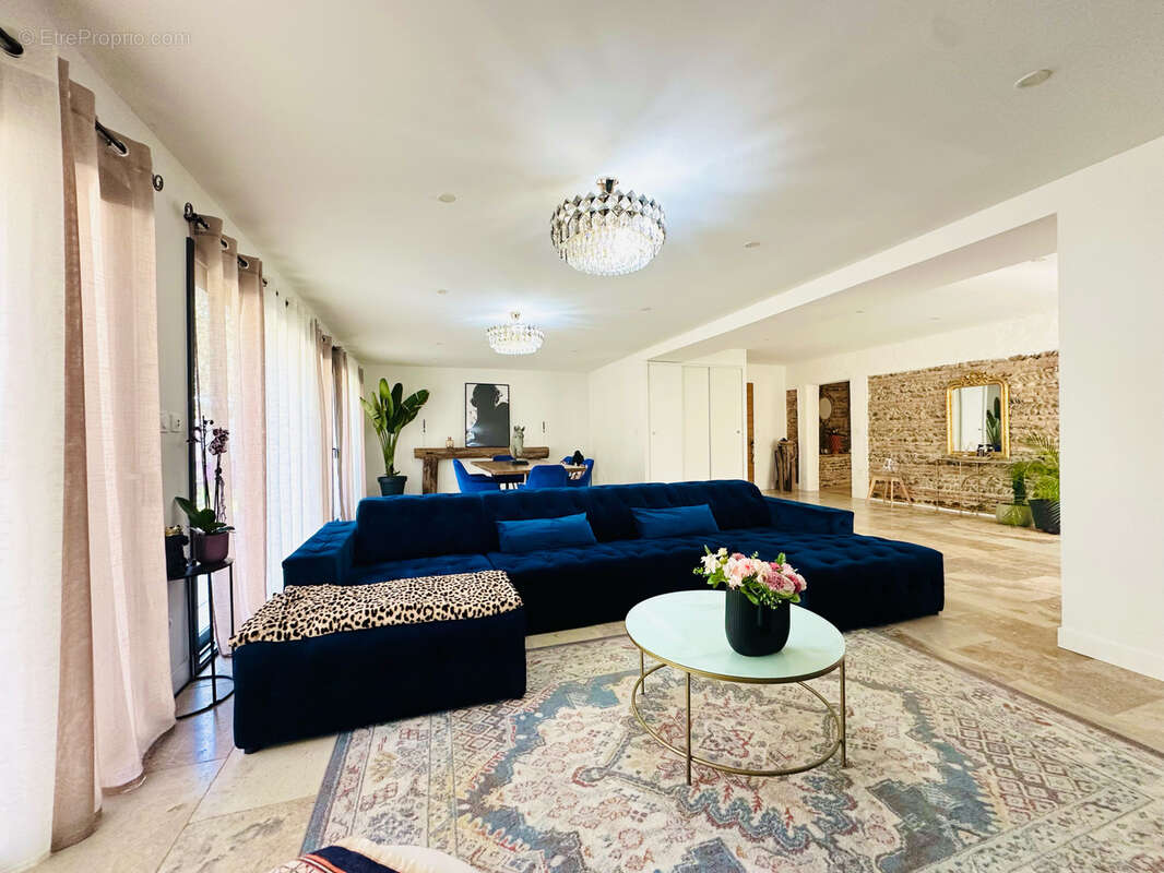 Maison à MONTAIGUT-SUR-SAVE