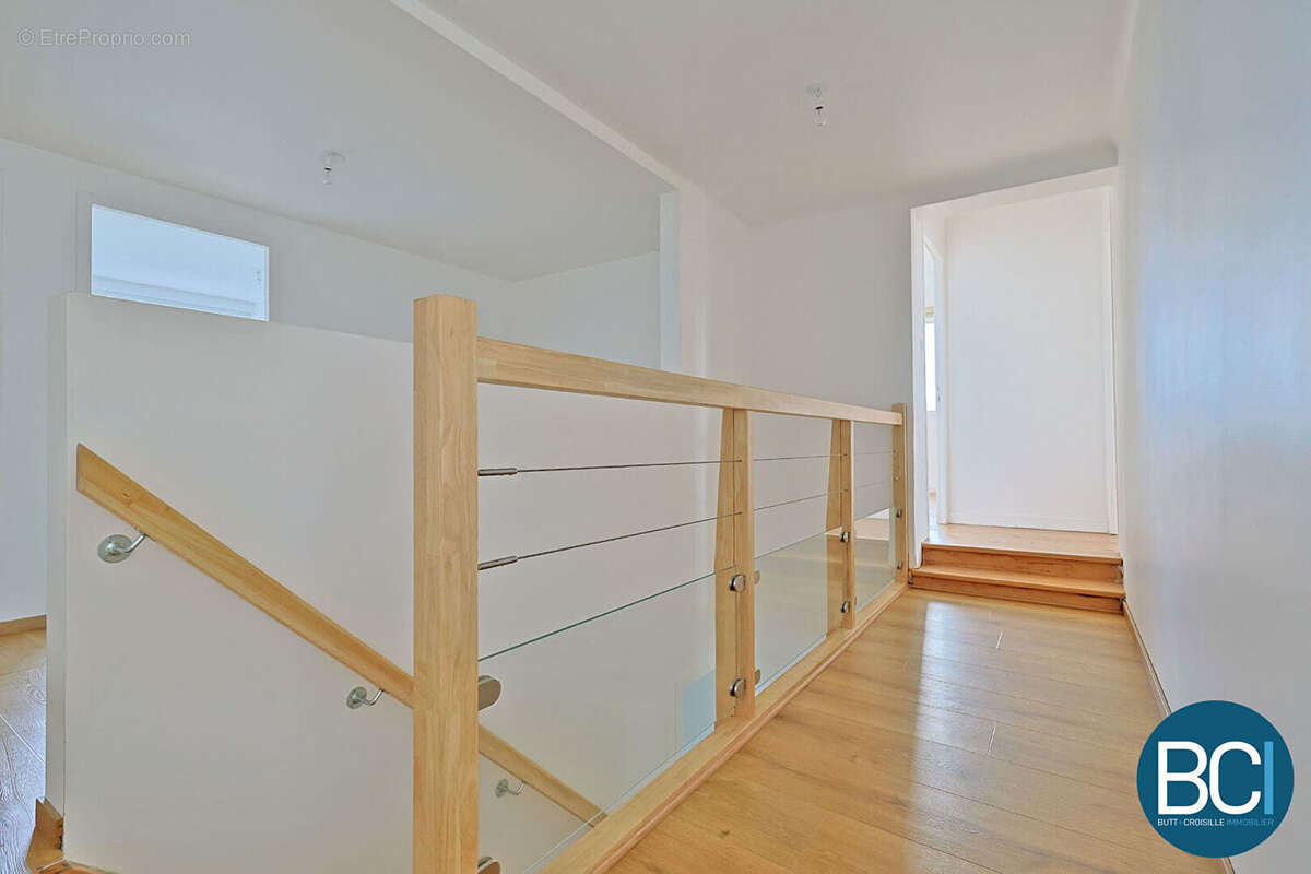 LAITRE-SOUS-AMANCE - Maison 5 pièces - 165 m2 - photo 5