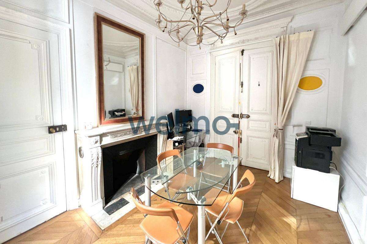 Commerce à PARIS-8E