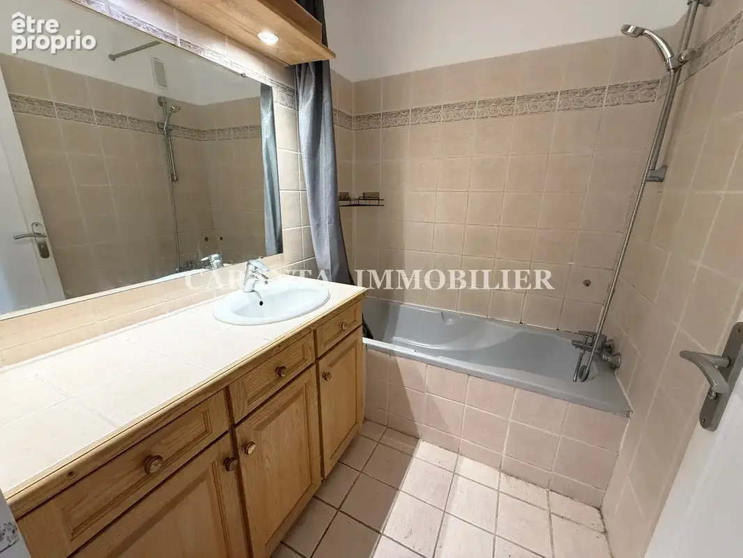 Vente appartement 4 pièces Sainte-Maxime avec parking, clim et cave - photo 9