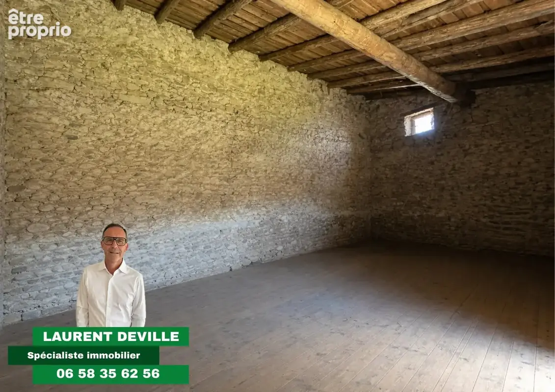 Maison en pierres du XIXè siécle avec grange, dépendances et terrain, eposée sud. - photo 3