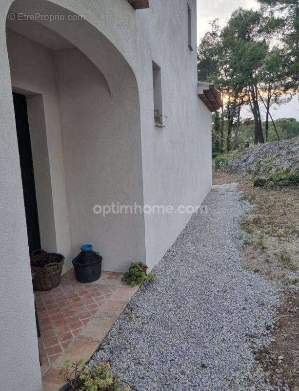 Villa provençale sur plus de 7 000 m² de terrain - photo 26