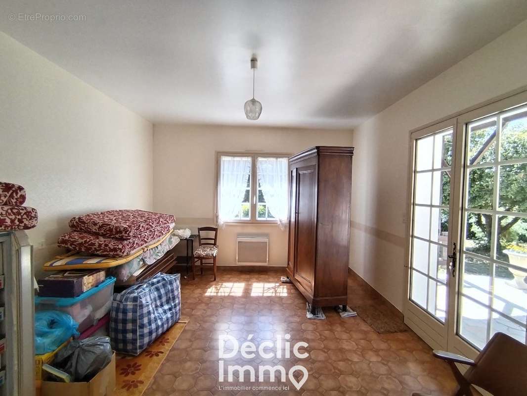 Maison à LES ADJOTS