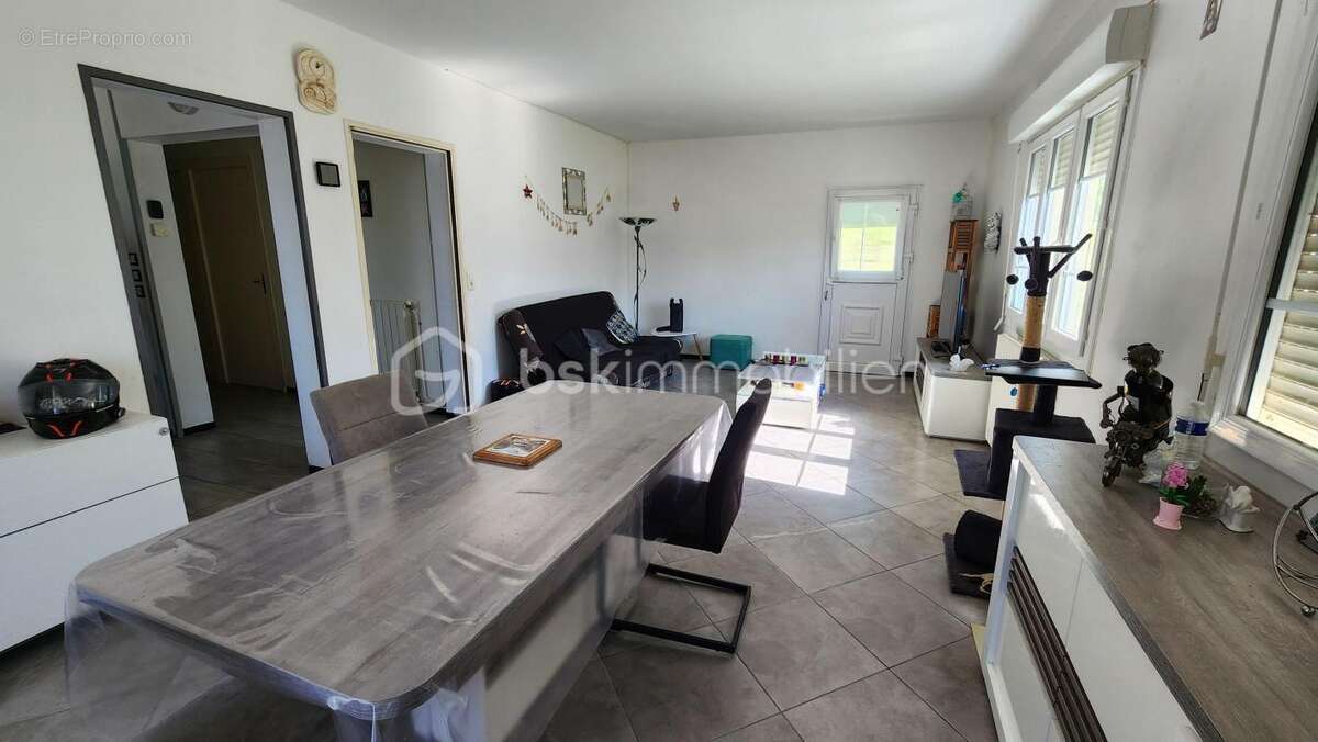 Maison 4 chambres sur grand terrain clôturé - photo 5