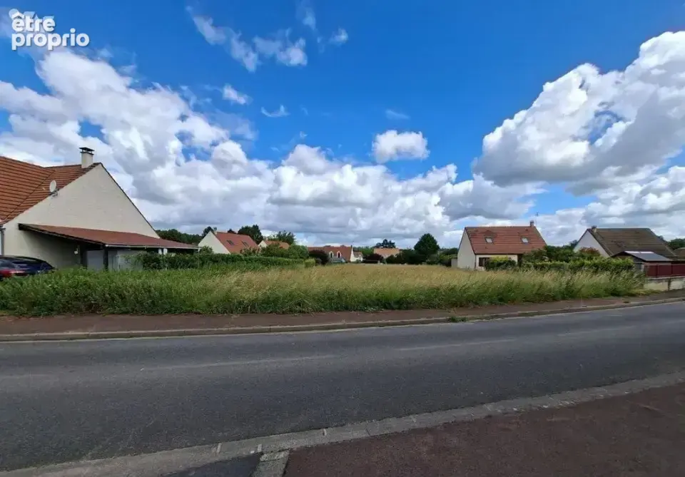 Terrain à PONTOISE-LES-NOYON