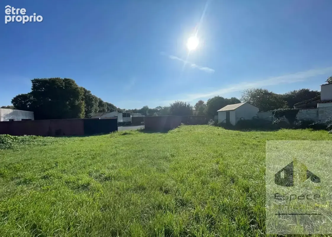 Terrain constructible de 2140m² au Thou - photo 2