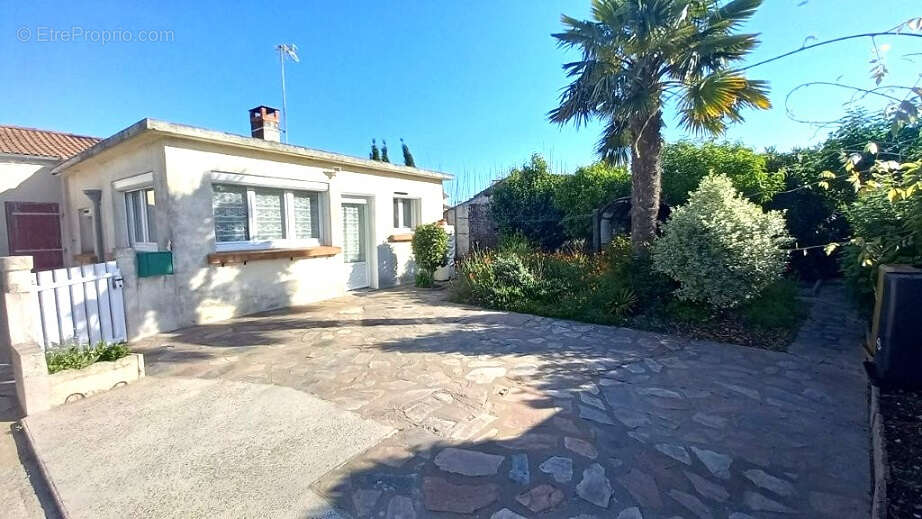 Maison à NIEUL-LE-DOLENT