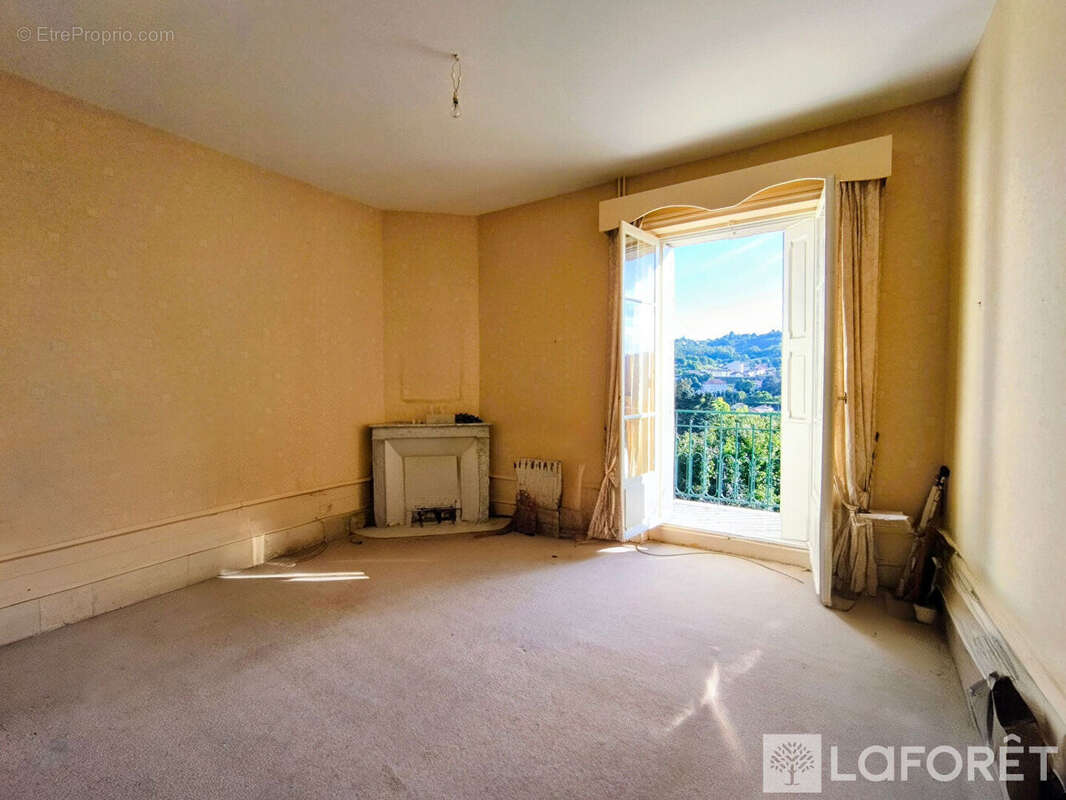 Maison à ESPALY-SAINT-MARCEL