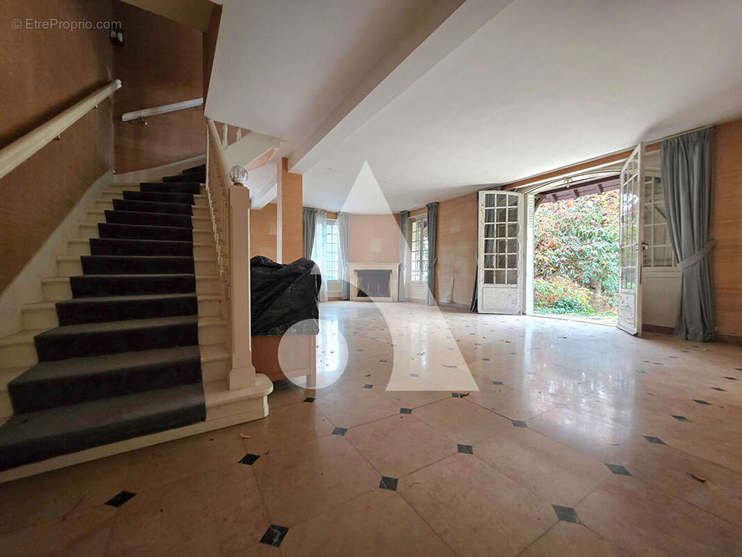 Maison à SAINT-MAUR-DES-FOSSES