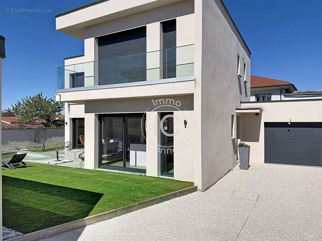 Maison à SAINT-LAURENT-DE-MURE