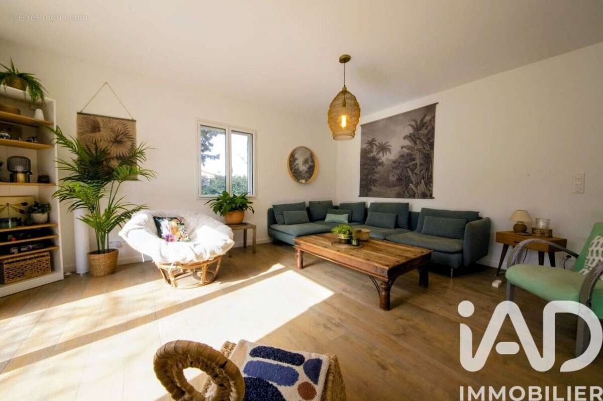 Maison 138 m² à La Roque-Sur-Pernes  - photo 5