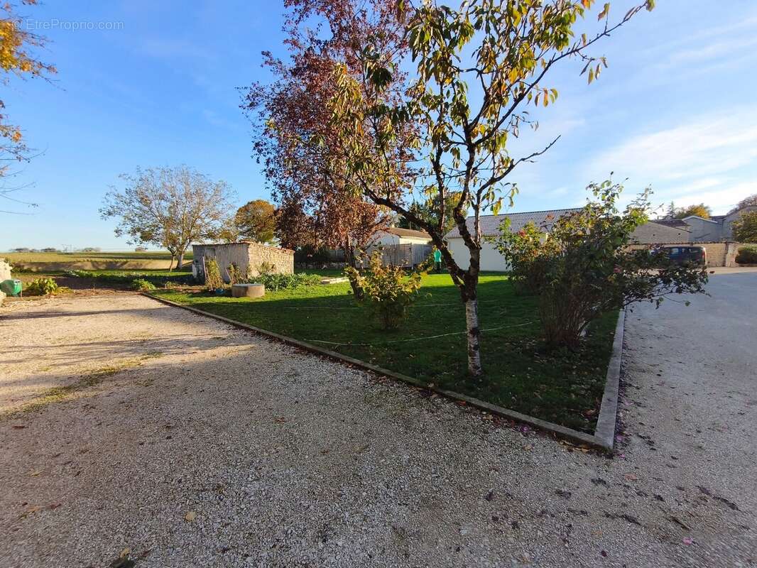 Maison 120 m² à Bignac  - photo 210