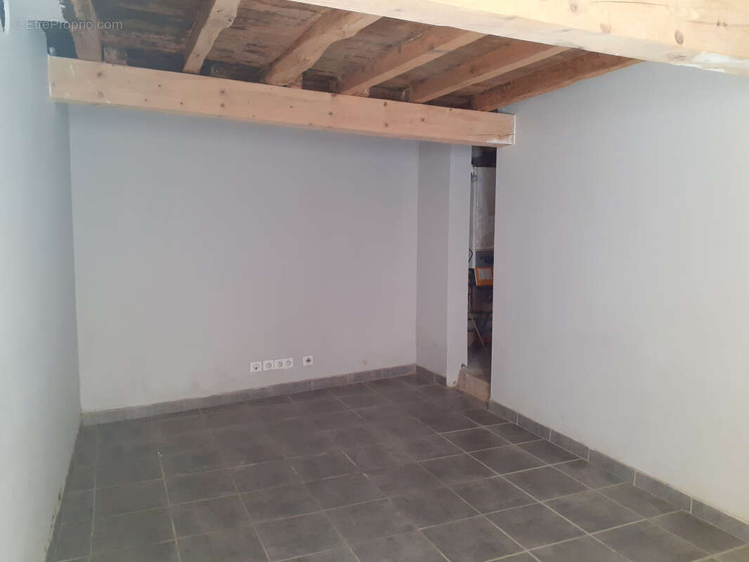 Maison de ville en cours de rénovation - photo 3