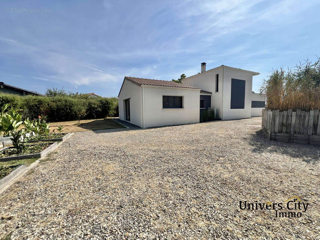 Maison à GENESTON