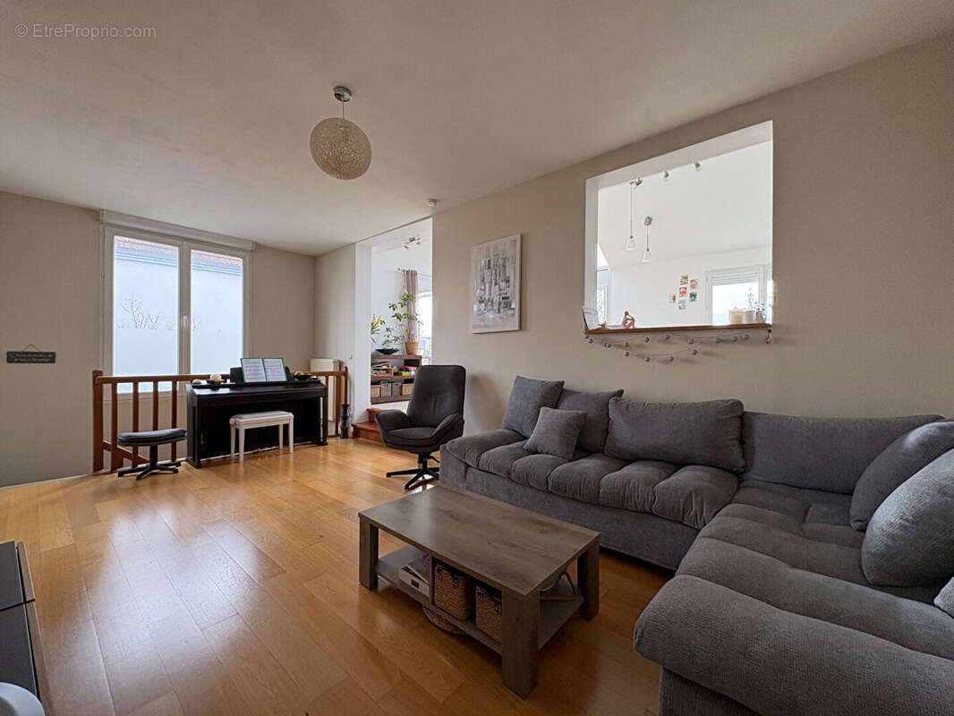 Maison à VERRIERES-LE-BUISSON