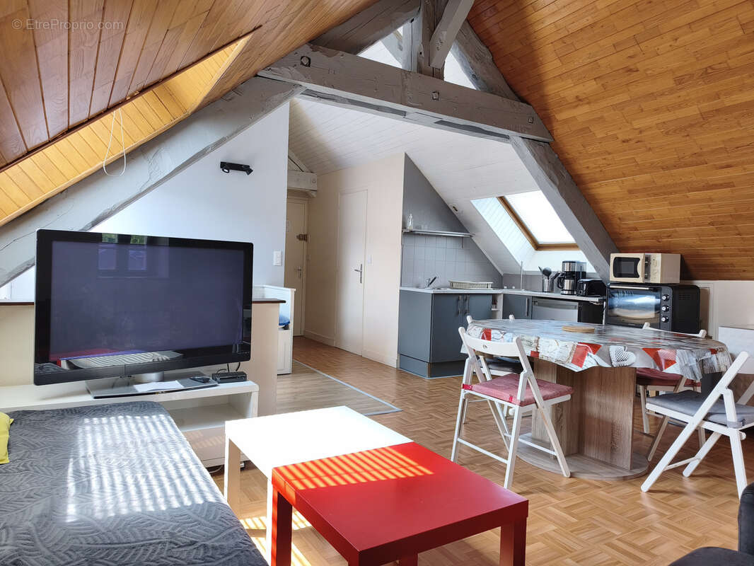 Spacieux T2 de 45 m2 (30 m2 Carrez) avec belles vues et très bien situé en centre-ville - photo 2