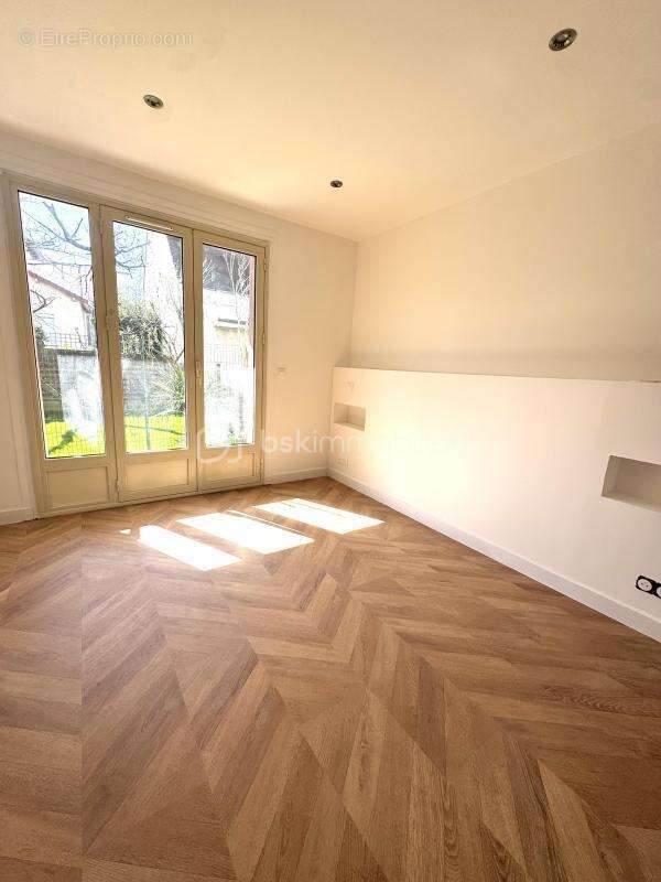 Appartement à FRESNES