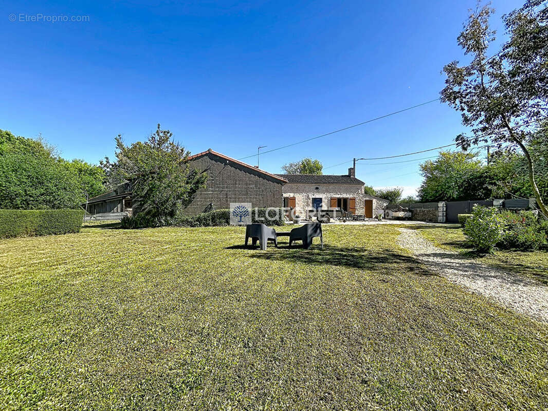 Maison à THENEZAY
