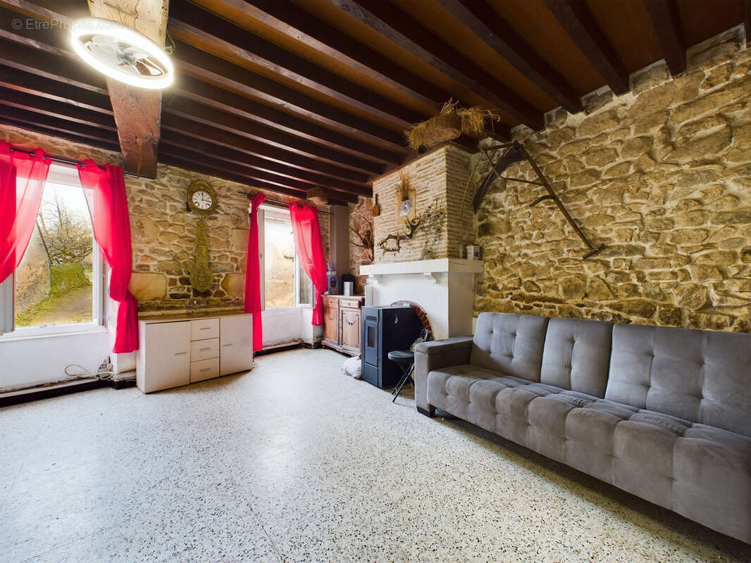 Maison à SAINT-SAULGE