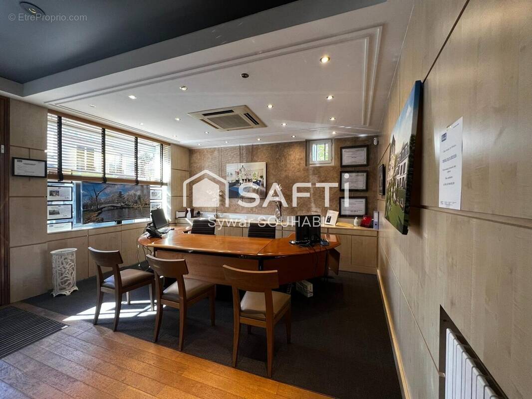 Photo 1 - Commerce à CHATOU