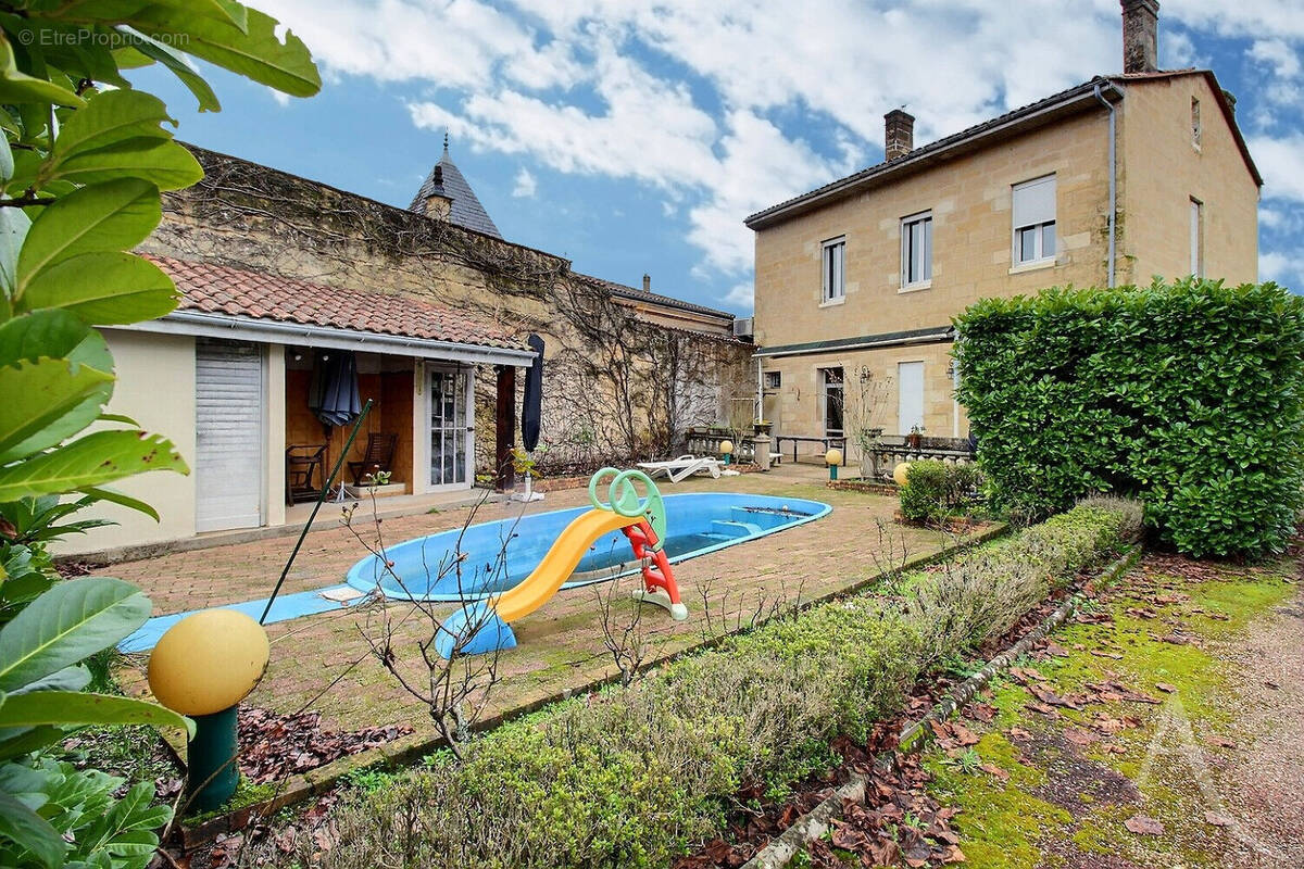 Maison à LEOGNAN