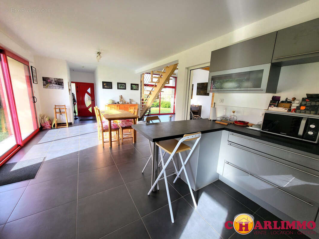 Maison à CHAILLAC-SUR-VIENNE