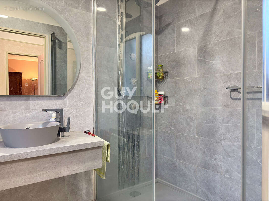 Maison à SAINT-PIERRE-DU-PERRAY