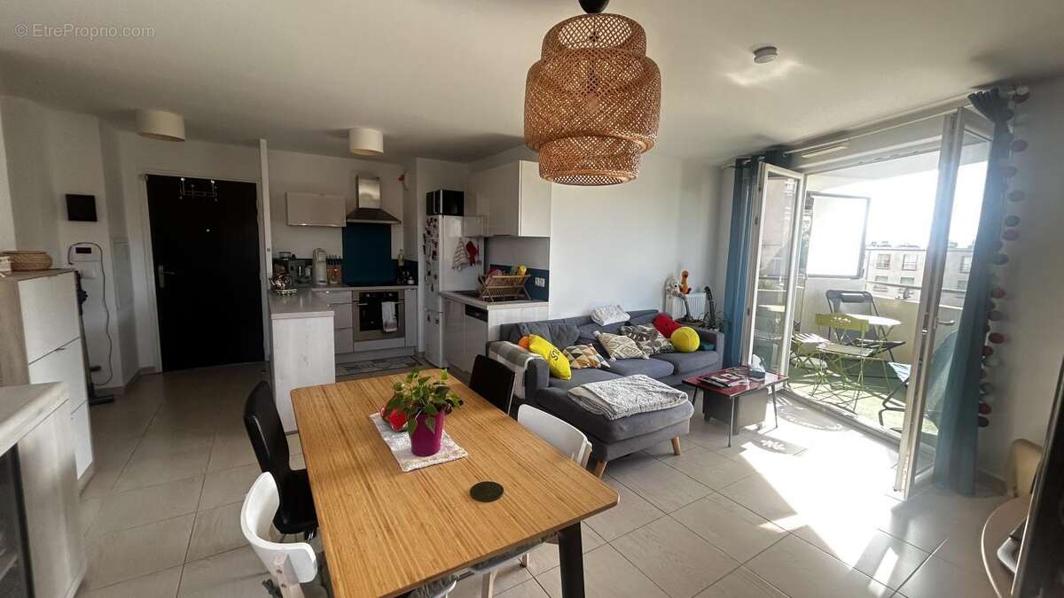 Appartement à MARSEILLE-4E