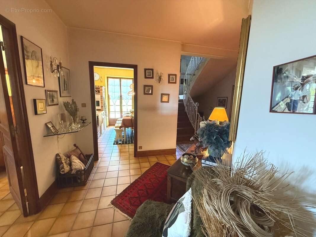 Maison 202 m² à Ussac  - photo 10