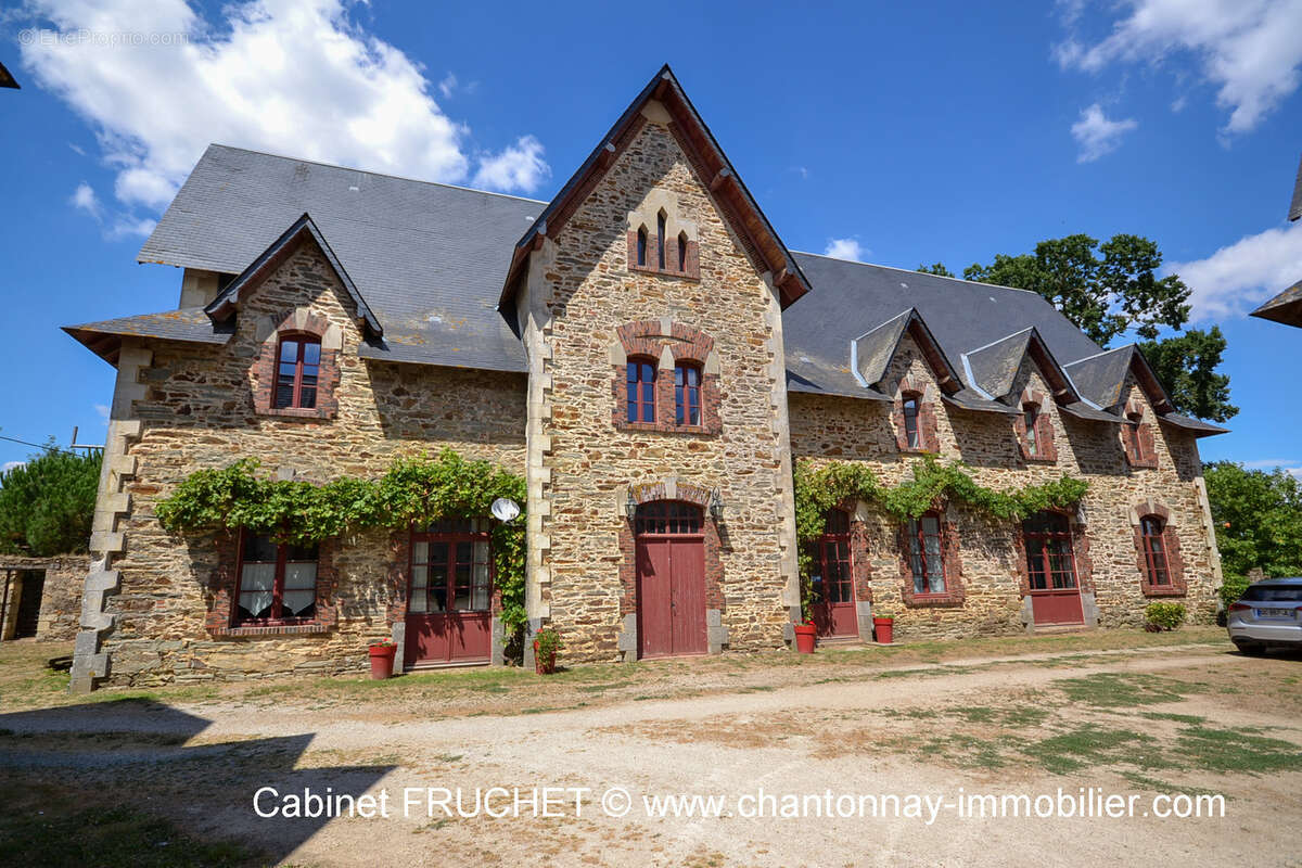 Maison à LES HERBIERS